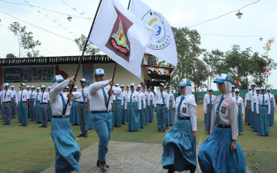 Estafet Kepemimpinan OSIS/MPK SMKN 6 Surabaya: Pengurus Baru Diminta Jaga Amanah 2.492 Siswa